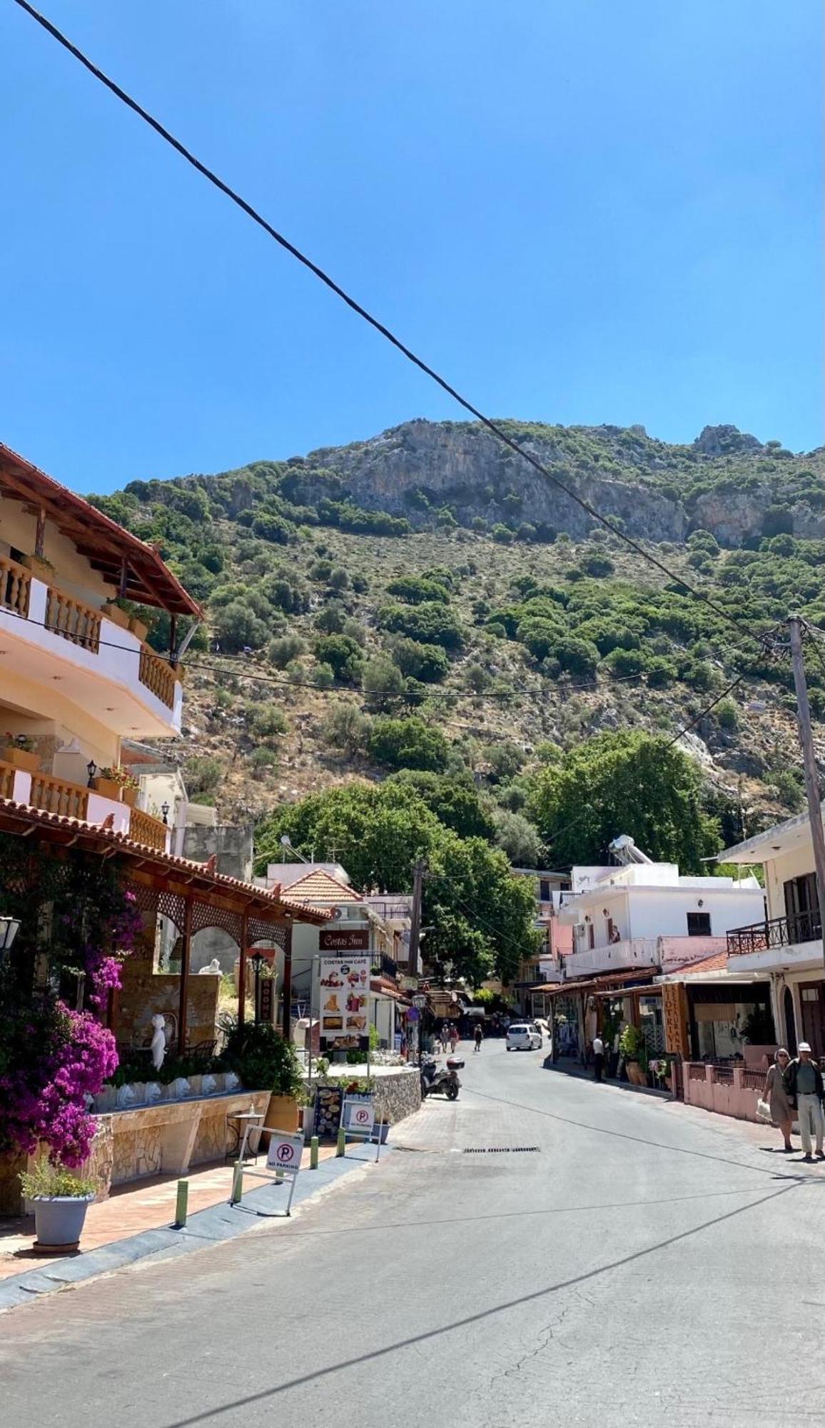 Costas Guest house 2*